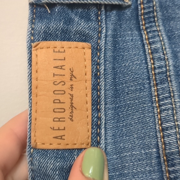 Aeropostale medium wash jean shorts - Picture 3 of 5